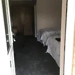 纽尔茵汽车旅馆 2*